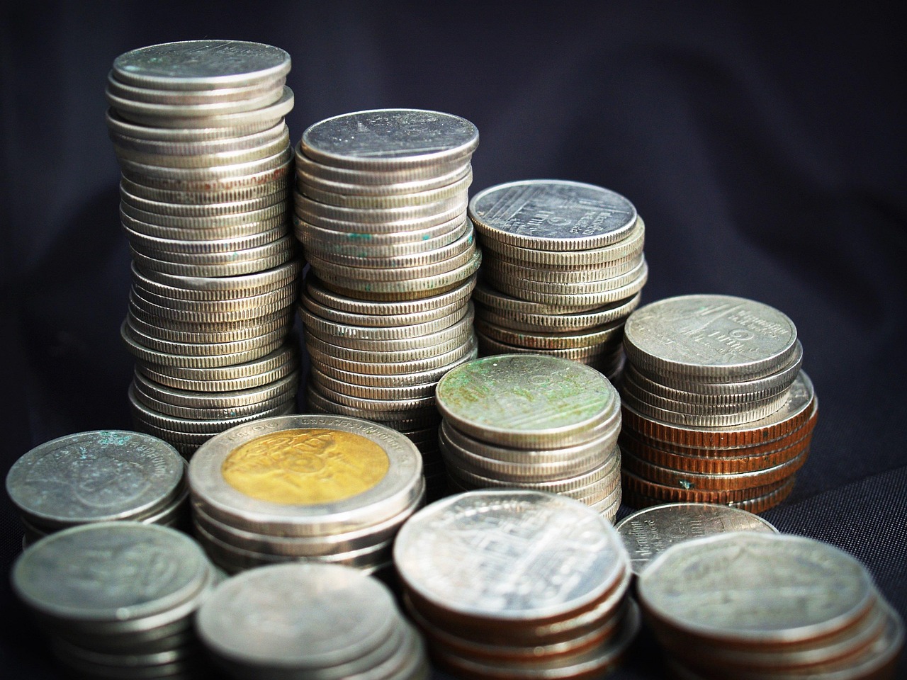  指数基金复制：指数基金复制标的指数表现可以采用 